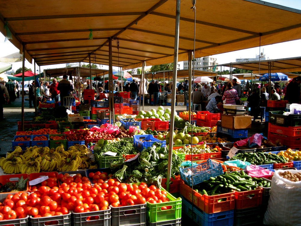 Ближайший рынок рядом. Овощной рынок. Базар (рынок). Уличный рынок. Овощной рынок на улице.