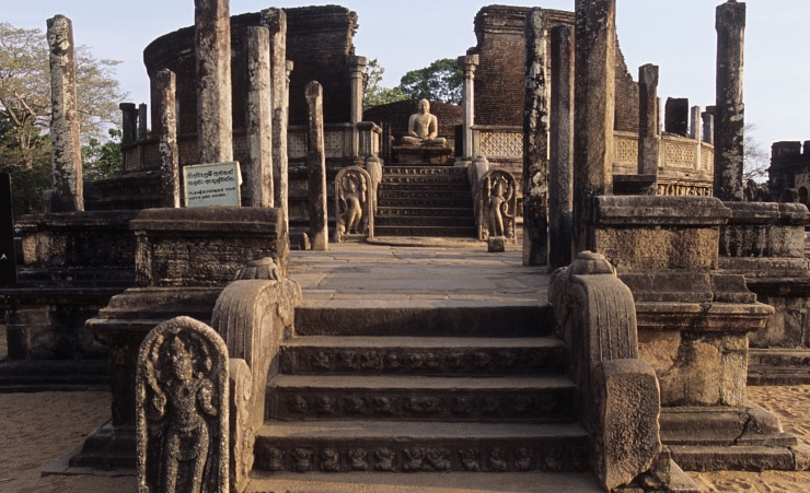 "Polonnaruwa Watadage"