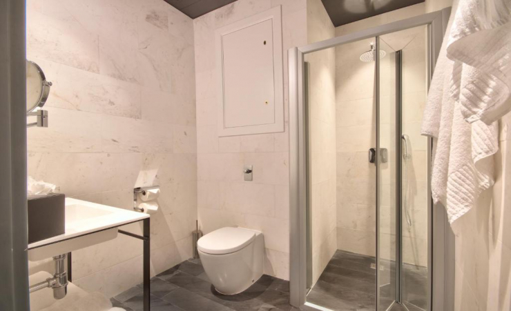Superior Room with Maltese Balcony Bathroom